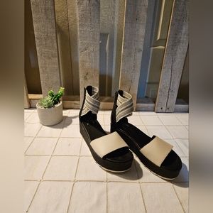 Sorel Platform sandals 7.5